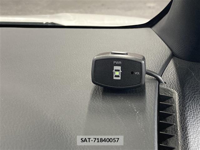 Toyota VOXY HYBRID 2016-10 6615666-15