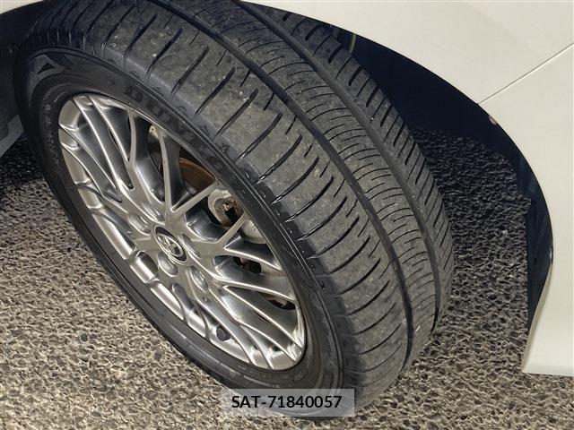 Toyota VOXY HYBRID 2016-10 6615666-16