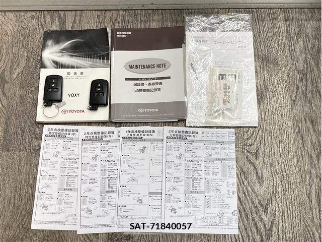 Toyota VOXY HYBRID 2016-10 6615666-19