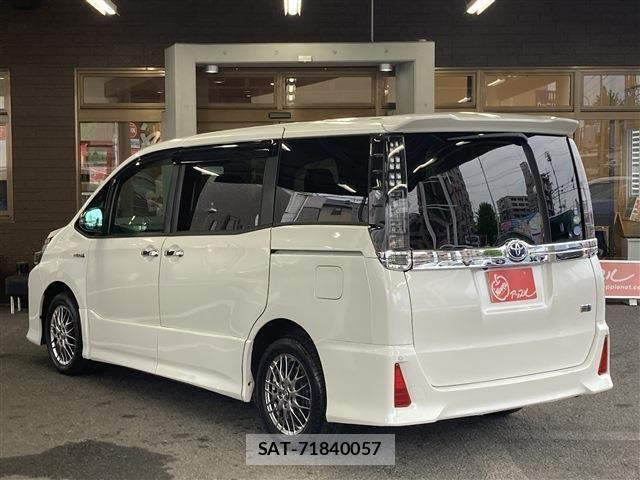 Toyota VOXY HYBRID 2016-10 6615666-3