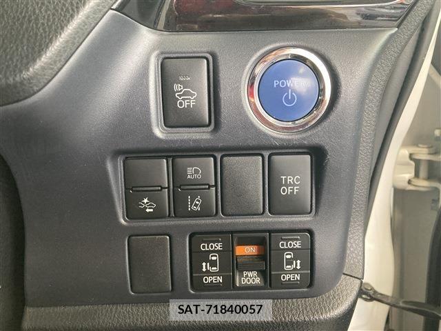 Toyota VOXY HYBRID 2016-10 6615666-7