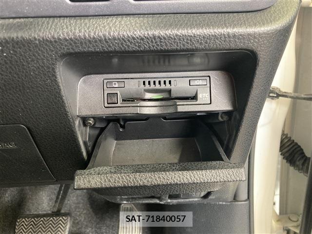 Toyota VOXY HYBRID 2016-10 6615666-8
