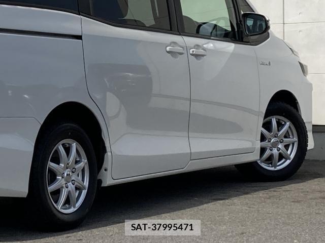 Toyota VOXY HYBRID 2014-05 6615669-13