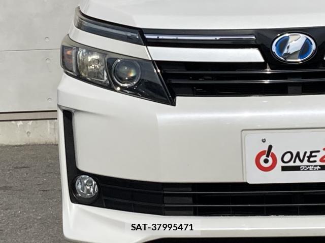Toyota VOXY HYBRID 2014-05 6615669-5