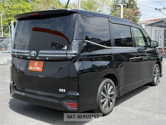 Toyota VOXY HYBRID 2022-04 6615646-9