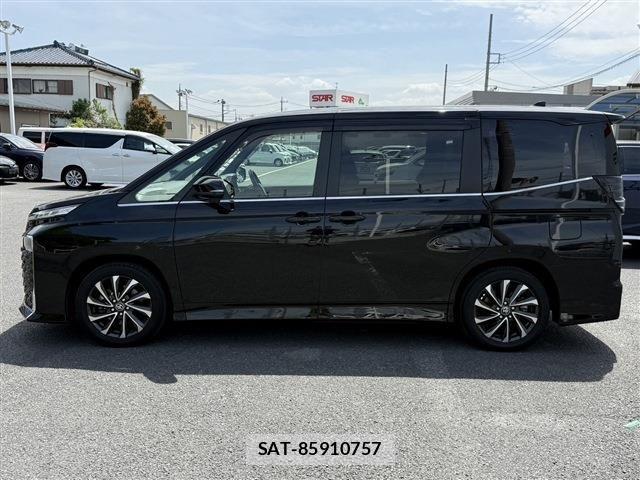 Toyota VOXY HYBRID 2022-04 6615646-11