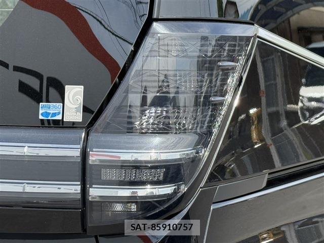 Toyota VOXY HYBRID 2022-04 6615646-13