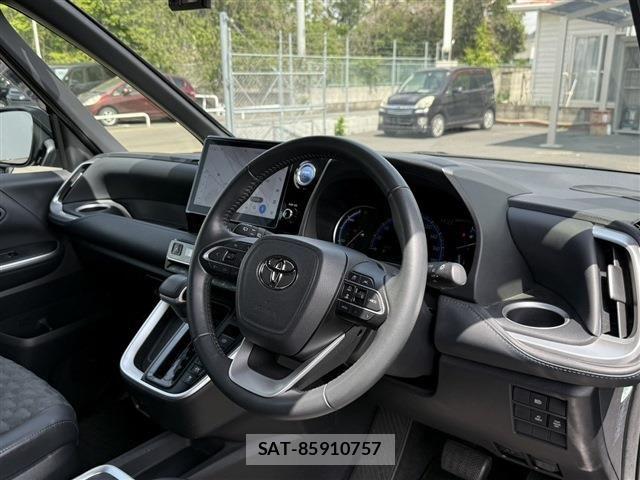 Toyota VOXY HYBRID 2022-04 6615646-15
