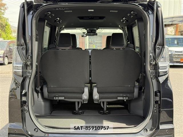 Toyota VOXY HYBRID 2022-04 6615646-18