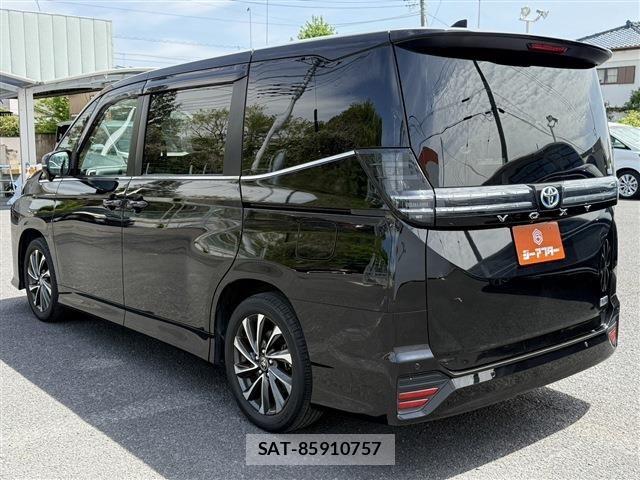 Toyota VOXY HYBRID 2022-04 6615646-21