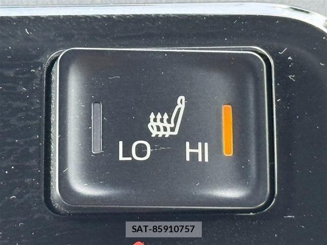 Toyota VOXY HYBRID 2022-04 6615646-4