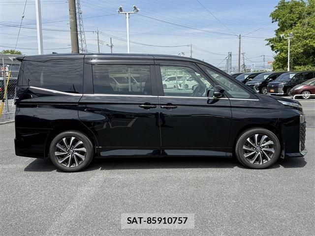 Toyota VOXY HYBRID 2022-04 6615646-8