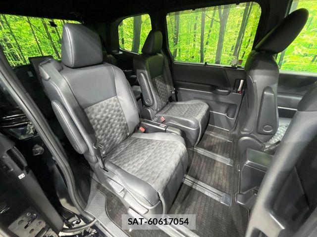 Toyota VOXY HYBRID 2023-01 6615631-9