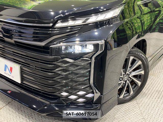Toyota VOXY HYBRID 2023-01 6615631-13
