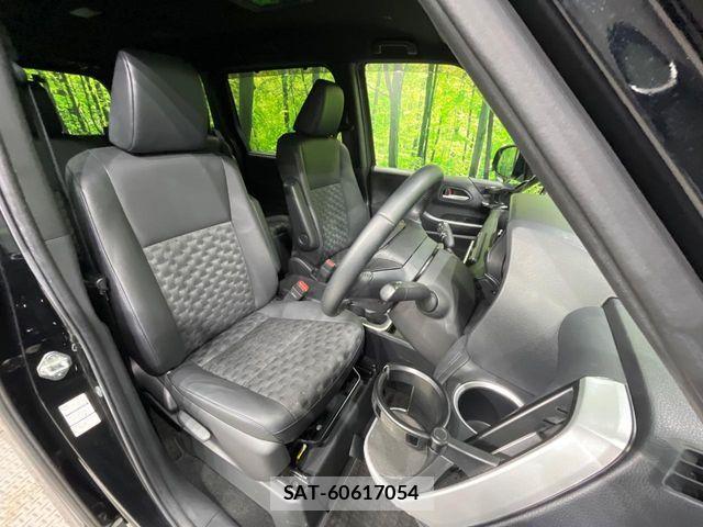 Toyota VOXY HYBRID 2023-01 6615631-8