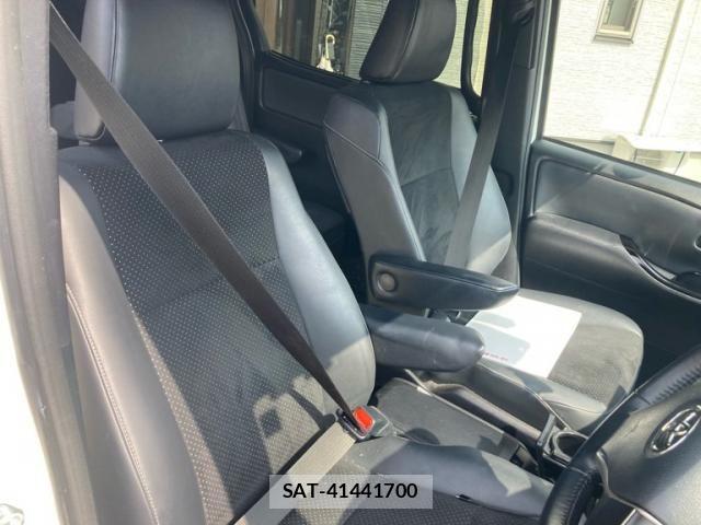 Toyota VOXY HYBRID 2020-11 6615654-15