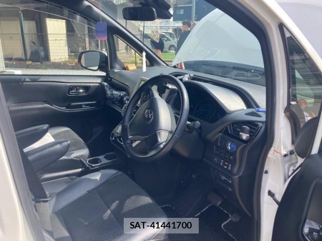 Toyota VOXY HYBRID 2020-11 6615654-16