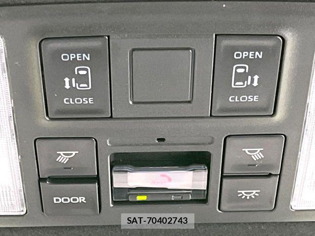 Toyota VOXY HYBRID 2025-10 6615626-4