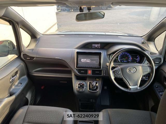 Toyota VOXY HYBRID 2015-06 6615664-1