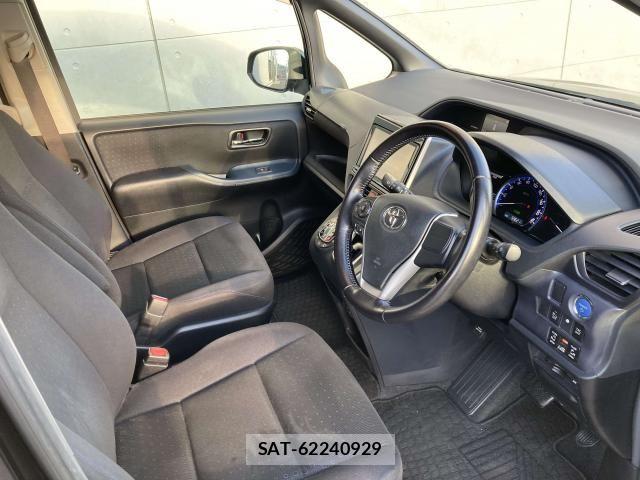 Toyota VOXY HYBRID 2015-06 6615664-19