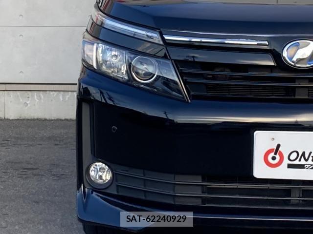 Toyota VOXY HYBRID 2015-06 6615664-4