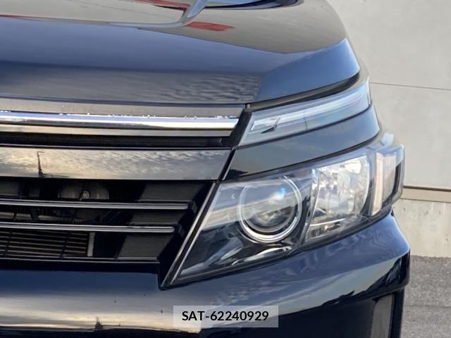 Toyota VOXY HYBRID 2015-06 6615664-8