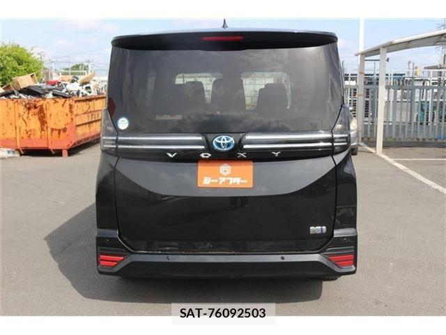 Toyota VOXY HYBRID 2023-06 6615645-9