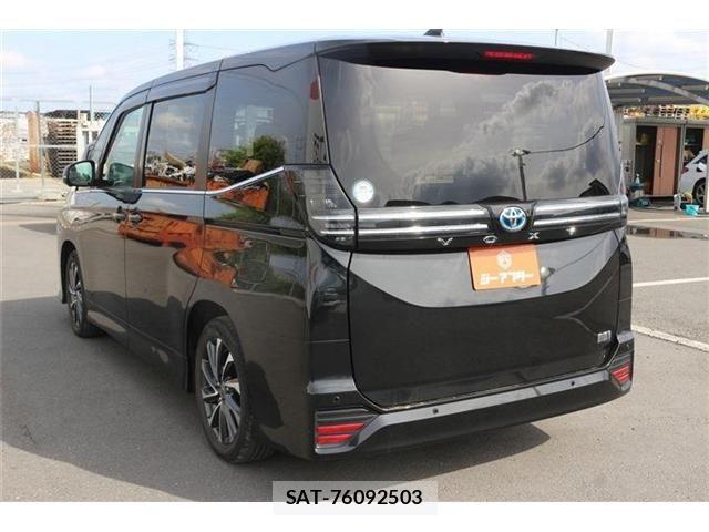 Toyota VOXY HYBRID 2023-06 6615645-10