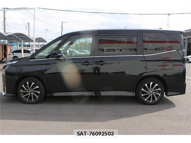 Toyota VOXY HYBRID 2023-06 6615645-11