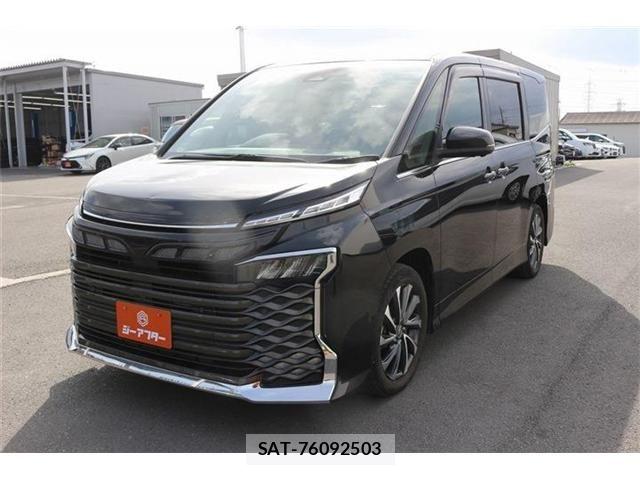 Toyota VOXY HYBRID 2023-06 6615645-12