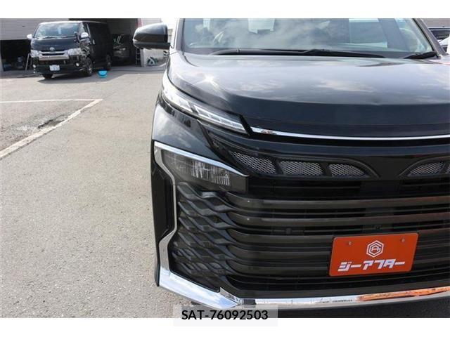 Toyota VOXY HYBRID 2023-06 6615645-13