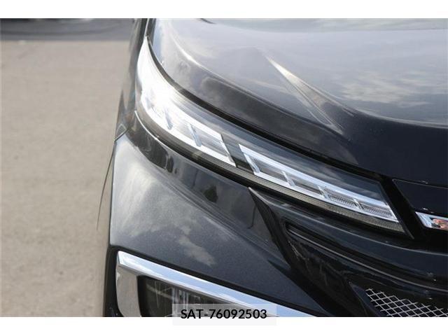 Toyota VOXY HYBRID 2023-06 6615645-14