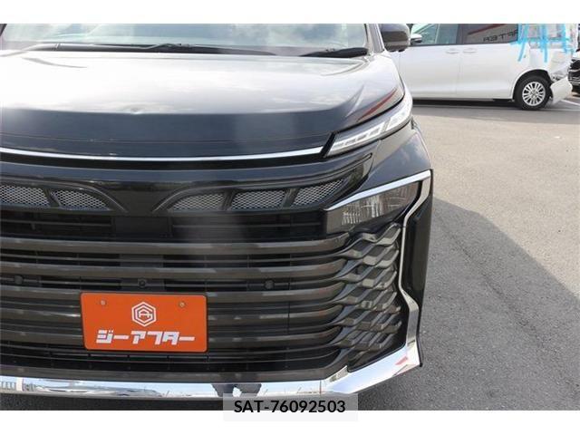 Toyota VOXY HYBRID 2023-06 6615645-15