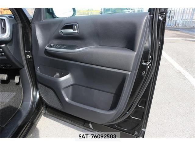 Toyota VOXY HYBRID 2023-06 6615645-24