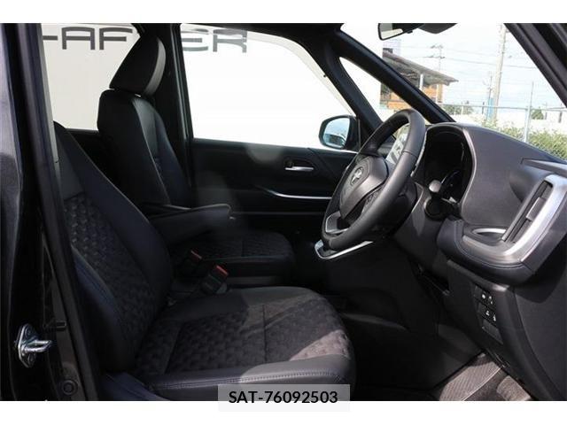 Toyota VOXY HYBRID 2023-06 6615645-26