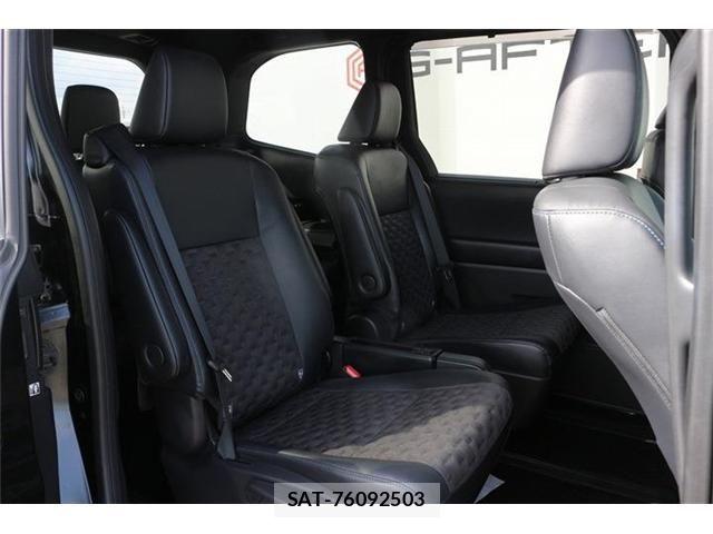 Toyota VOXY HYBRID 2023-06 6615645-28