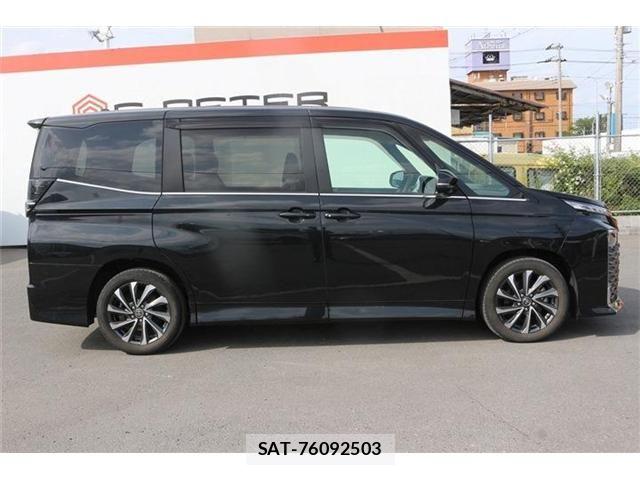 Toyota VOXY HYBRID 2023-06 6615645-7