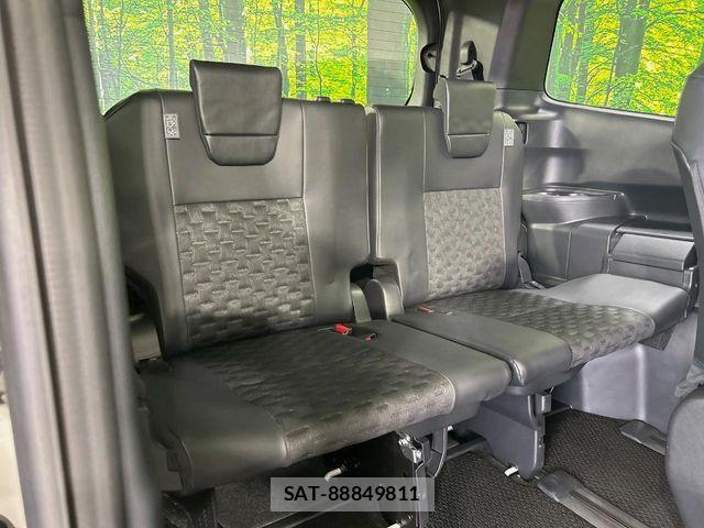 Toyota VOXY HYBRID 2025-10 6642860-9