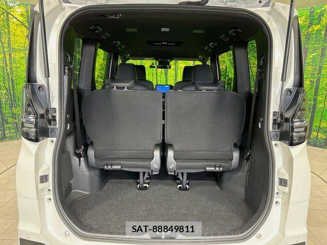 Toyota VOXY HYBRID 2025-10 6642860-10