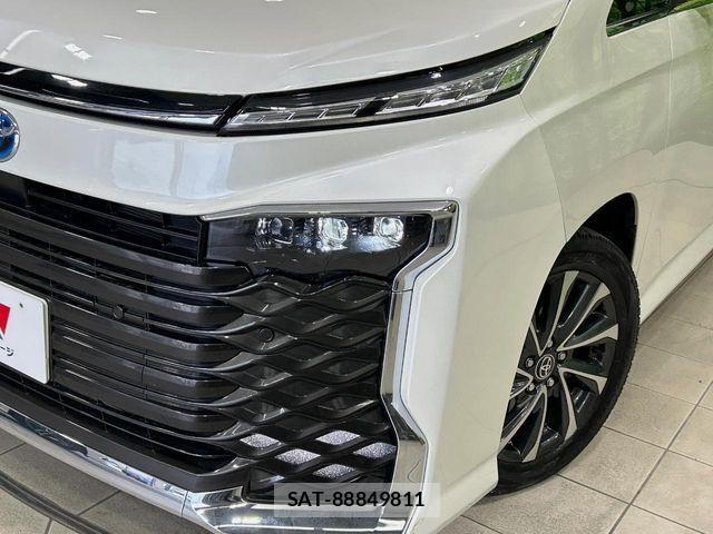 Toyota VOXY HYBRID 2025-10 6642860-12