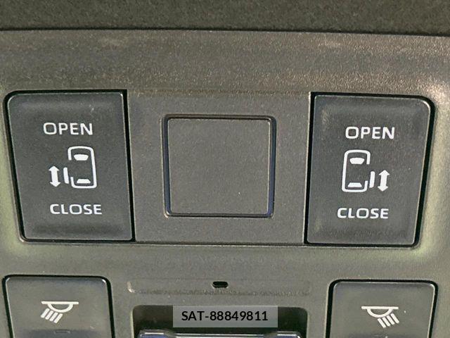Toyota VOXY HYBRID 2025-10 6642860-2