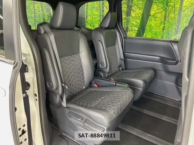 Toyota VOXY HYBRID 2025-10 6642860-8
