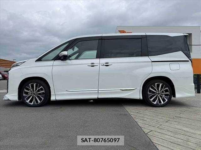 Toyota VOXY HYBRID 2024-08 6642856-10