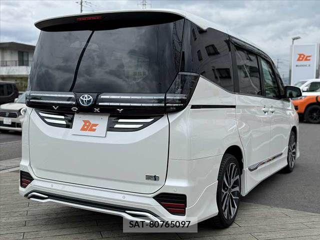 Toyota VOXY HYBRID 2024-08 6642856-12