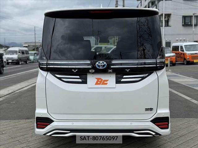 Toyota VOXY HYBRID 2024-08 6642856-13