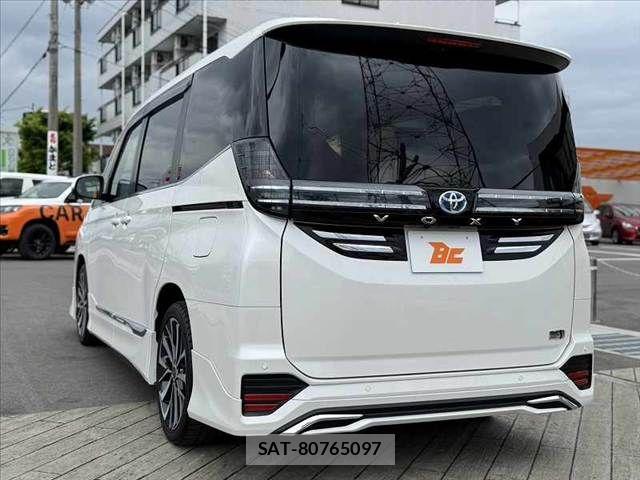 Toyota VOXY HYBRID 2024-08 6642856-14