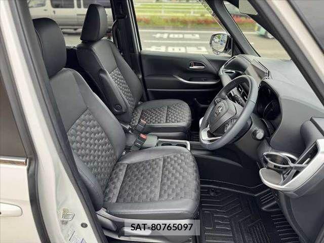 Toyota VOXY HYBRID 2024-08 6642856-15