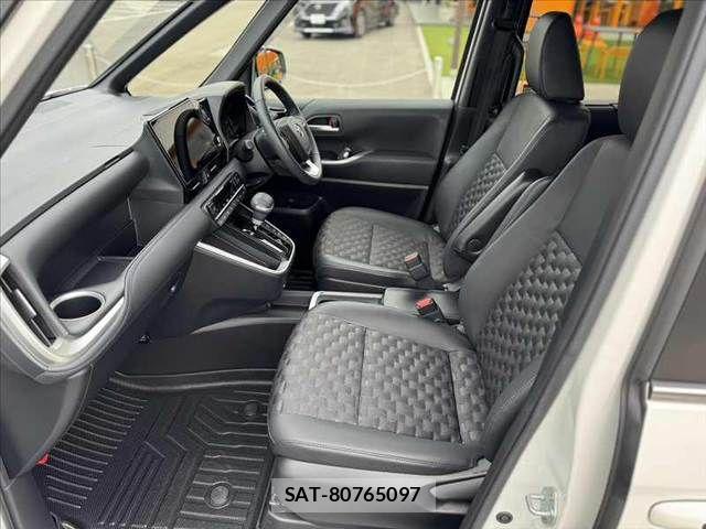 Toyota VOXY HYBRID 2024-08 6642856-16