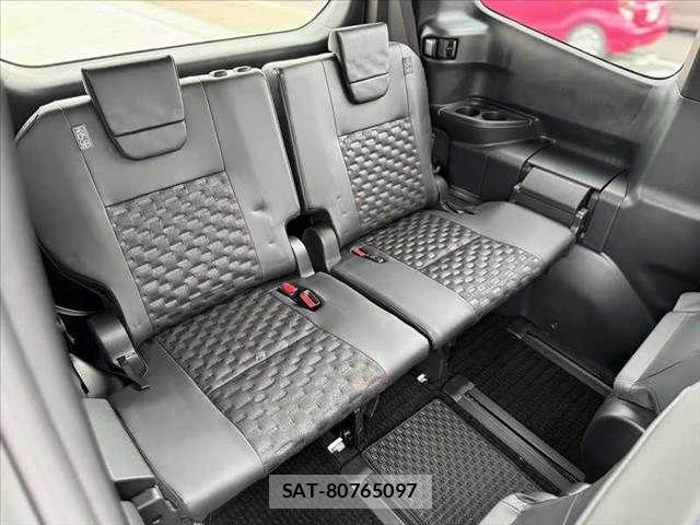 Toyota VOXY HYBRID 2024-08 6642856-19