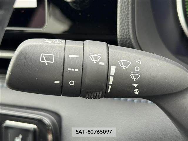 Toyota VOXY HYBRID 2024-08 6642856-25